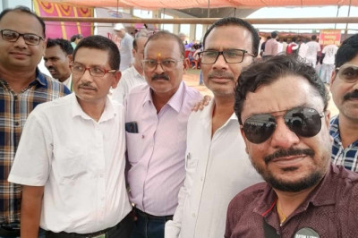 पूर्व सेवा अवधि की गणना करने एल बी संवर्ग के शिक्षकों ने दिया धरना.....