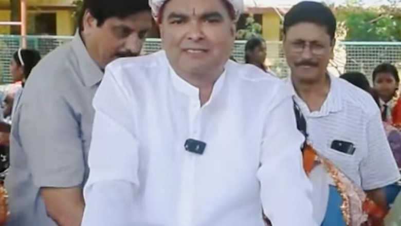 वैशाली नगर विधायक रिकेश सेन ने शासकीय कन्या उच्चतर माध्यमिक विद्यालय के बच्चों को सायकिल वितरण कर किया सम्मानित......