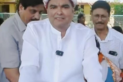 वैशाली नगर विधायक रिकेश सेन ने शासकीय कन्या उच्चतर माध्यमिक विद्यालय के बच्चों को सायकिल वितरण कर किया सम्मानित......