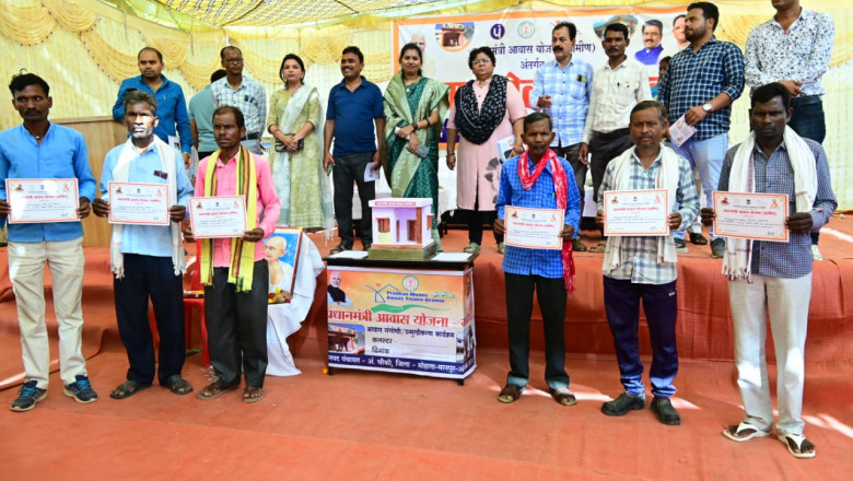 प्रधानमंत्री आवास योजना ग्रामीण अंतर्गत चिल्हाटी में नव निर्मित आवास का गृह प्रवेश, भूमिपूजन और प्रमाण पत्र वितरण...