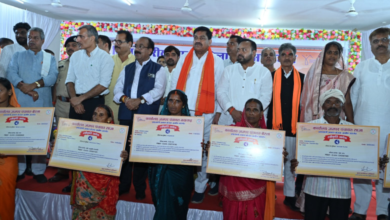 आवास मेला” का आयोजन: उप मुख्यमंत्री सौंपे 12 -12 लाभार्थियों को आवास की चाबियां व स्वीकृति पत्र ...