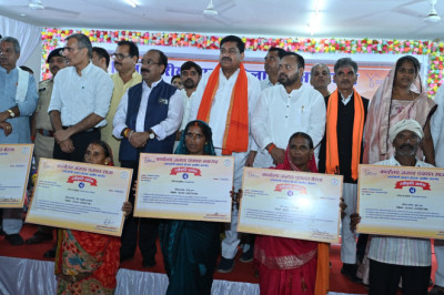 आवास मेला” का आयोजन: उप मुख्यमंत्री सौंपे 12 -12 लाभार्थियों को आवास की चाबियां व स्वीकृति पत्र ...