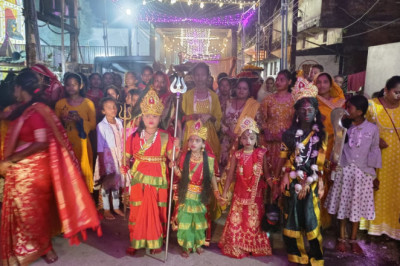 स्टेशन पारा में हर्षोल्लास से मनाई जा रही नवरात्रि, निकली चुनरी यात्रा...