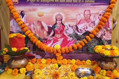 आज गायत्री शक्तिपीठ में नवरात्रि अष्टमी/नवमी पर पांच कुण्डीय गायत्री महायज्ञ