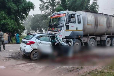तेज रफ्तार कार और ऑइल टैंकर के बीच जोरदार भिड़ंत, सवार युवक और युवती की मौत, गाड़ी चलाना सीखने के दौरान हुआ हादसा...