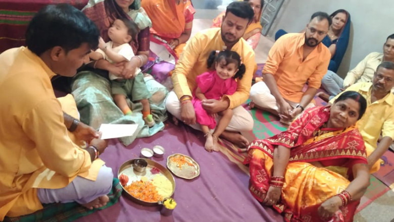 गायत्री शक्तिपीठ में वैदिक मन्त्रोंच्चार व स्वाहा ध्वनि के उच्चारण के साथ मातारानी को दी गई आहूति