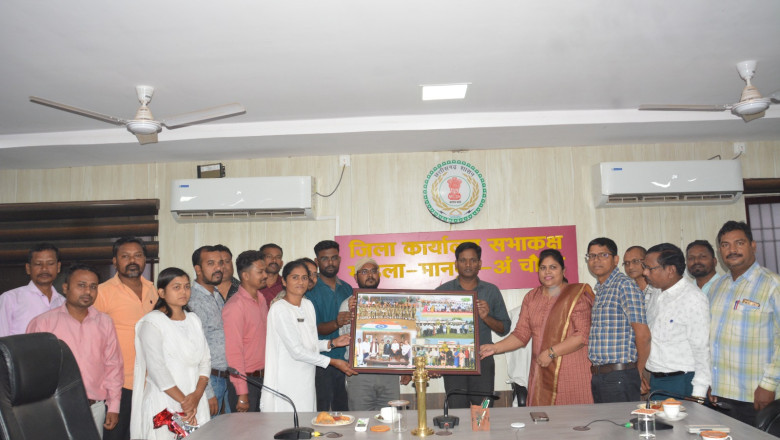 कलेक्टर एस जयवर्धन को जिला प्रशासन के अधिकारी कर्मचारियों ने दी भावभीनी विदाई