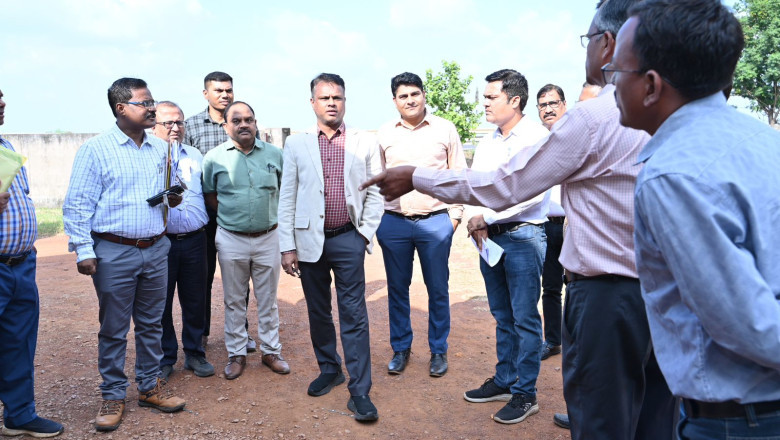 प्रभारी सचिव डॉ. प्रसन्ना ने धान उपार्जन केंद्र लोलेसरा पहुँचे मौजूद किसानों से की बातचीत,उनका कुशलक्षेम जाना