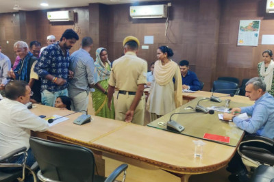 कलेक्टर ने सुनी जनदर्शन में लोगों की समस्याएं’...