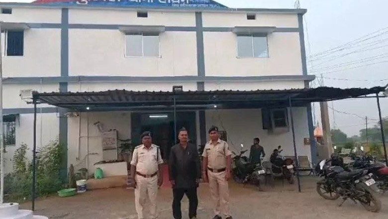 झोलाछाप डॉक्टर के लापरवाही की भेंट चढ़ी एक और जिंदगी, आयुर्वेद के नाम पर पिला दिया जहरीला पदार्थ, तीन व्यक्ति अस्पताल में भर्ती, एक की मौत...