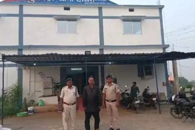 झोलाछाप डॉक्टर के लापरवाही की भेंट चढ़ी एक और जिंदगी, आयुर्वेद के नाम पर पिला दिया जहरीला पदार्थ, तीन व्यक्ति अस्पताल में भर्ती, एक की मौत...