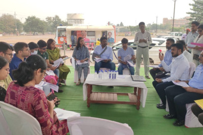 भारतीय प्रशासनिक सेवा के प्रशिक्षु अधिकारीगण द्वारा निगम रिसाली के  स्लम एरिया में पंहुचकर  संचालित योजनाओं की जानकारी ली...