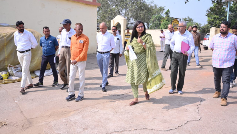 जिले में धान खरीदी की तैयारी पूरी कलेक्टर ने चंदखुरी और थनौद उपार्जन केंद्र में व्यवस्था का लिया जायजा