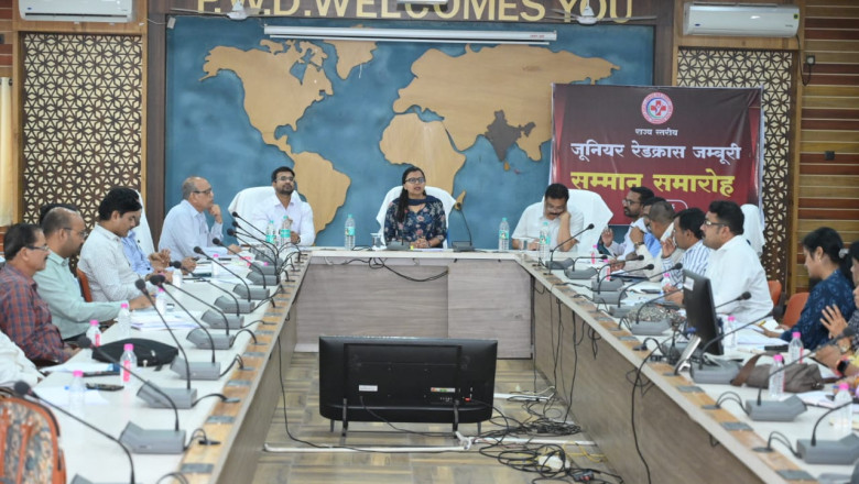 कलेक्टर ने धान खरीदी से संबंधित अधिकारियों की ली बैठक  -डीओ कटने के उपरांत 7 दिवस के भीतर धान उठाव सुनिश्चित करें- कलेक्टर