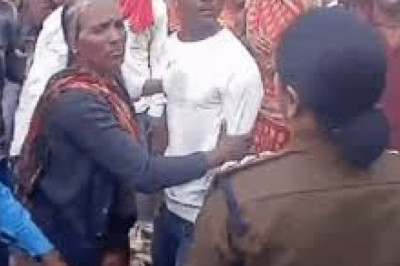 महिला TI ने युवक को जड़ा थप्पड़, तो भीड़ ने भी चांटा मारकर लिया बदला...