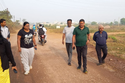 सड़क, पानी, बिजली, सफाई व्यवस्था देखने के लिए टीम के साथ आयुक्त निकले दौरे पर...