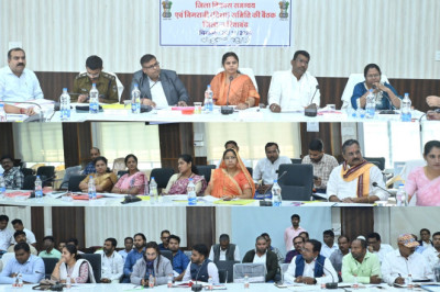सांसद चौधरी ने केन्द्र प्रवर्तित योजनाओं का क्रियान्वयन समय-सीमा और लक्ष्य के अनुरूप करने के दिये निर्देश...