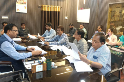 अप्रारंभ व अधुरे कार्य तत्काल प्रांरभ कराने एवं आंगनबाडी मरम्मत कार्य शीघ्र पूर्ण कराने के दिये निर्देश
