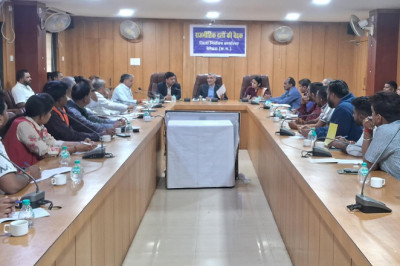 नगरीय निकाय और त्रिस्तरीय पंचायत चुनावों के संबंध मे कलेक्टर ने ली राजनीतिक दलों की बैठक...
