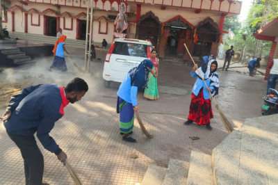 नागरिकों को स्वच्छता के प्रति जागरूक करने शीतला माता मंदिर परिसर व रानी सागर व बुढा सागर के किनारे सफाई कर स्वच्छता ही सेवा अभियान का हुआ शुभारंभ...
