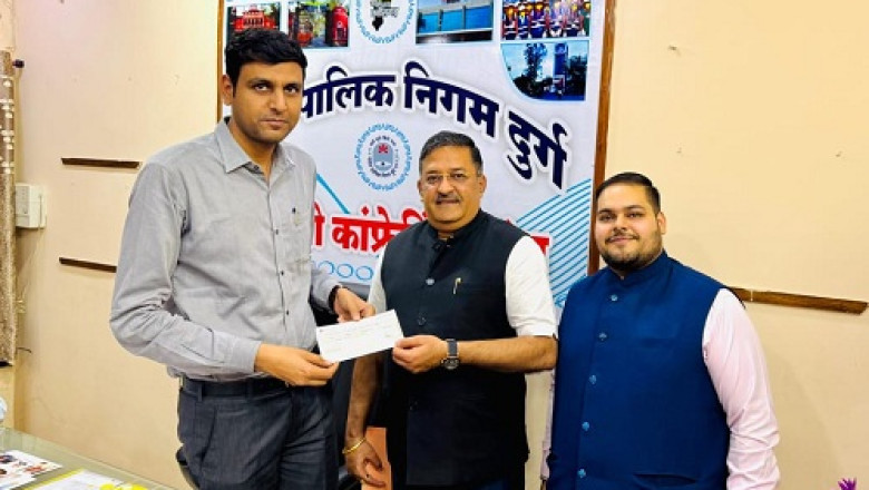 आयुक्त सुमित अग्रवाल के समक्ष शहर के बड़े बकायादार रोमानपार्क ने 7 लाख 90 हजार संपत्ति कर वसूली किया जमा...