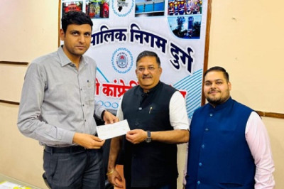 आयुक्त सुमित अग्रवाल के समक्ष शहर के बड़े बकायादार रोमानपार्क ने 7 लाख 90 हजार संपत्ति कर वसूली किया जमा...