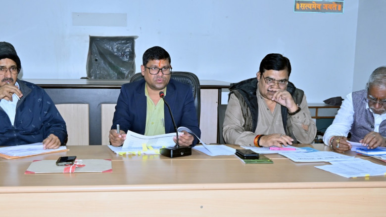 तालाबो के सीमांकन, सभी मद के निर्माण कार्य, आयुष्मान कार्ड, राशन कार्ड, स्वास्थ्य संबंधी विषयो को लेकर आयुक्त ने की समीक्षा...