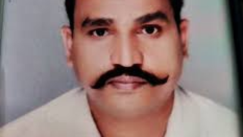 शराब बेचते पूर्व पार्षद गिरफ्तार...