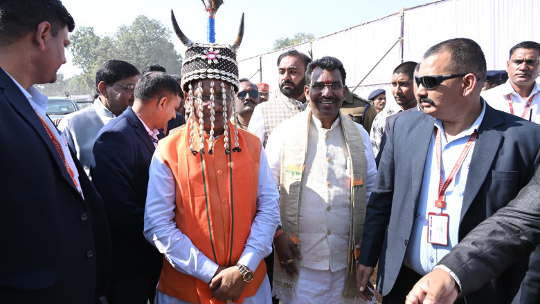 मुख्यमंत्री विष्णुदेव साय पहुंचे गरियाबंद , हेलीपेड पर जनप्रतिनिधियों सहित अधिकारियों ने किया आत्मीय स्वागत...