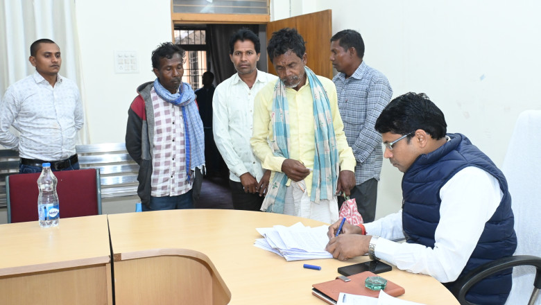 अपर कलेक्टर ने जनदर्शन में सुनी आम नागरिकों की समस्याएं जनदर्शन में मिले 45 आवेदन