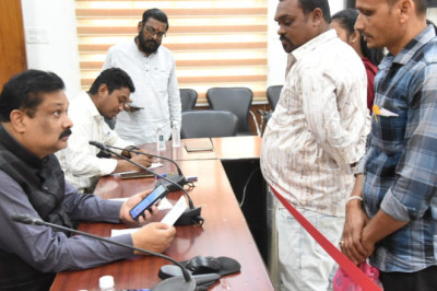 मनरेगा मजदूरी का भुगतान शीघ्र कराने जनदर्शन में लगाई गुहार  - स्कूल के बाहर मादक पदार्थ विक्रय करने पर लगाई जाए रोक, आवेदिका ने की शिकायत