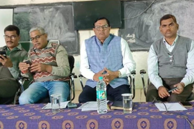 डीईओ ने किया एजेंडावार विद्यालय की शैक्षणिक गतिविधियों एवं क्रियाकलापों की समीक्षा...