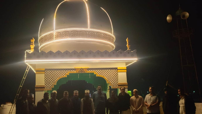 हुडको मस्जिद में जगमगा उठा अजमेरी गुम्बद, छठी शरीफ पर हुई फातिहा