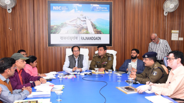 सड़क दुर्घटनाओं में कमी लाने जनसामान्य को वाहन चलाते समय अनिवार्य रूप से हेलमेट पहनने और सीट बेल्ट लगाने के लिए करना होगा जागरूक - कलेक्टर