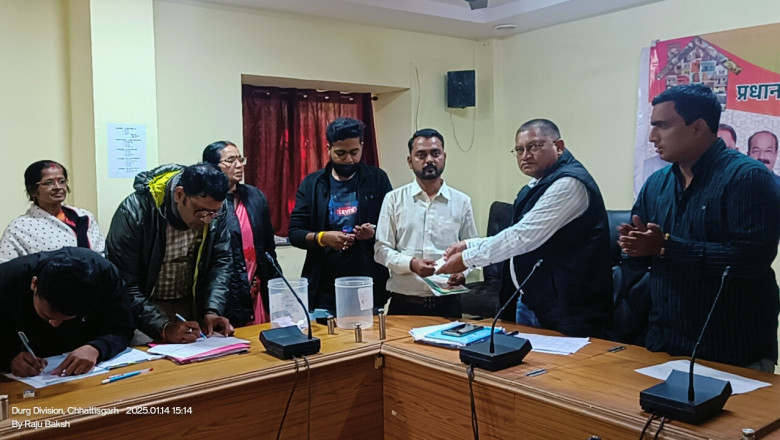 प्रधानमंत्री आवास योजना के पात्र हितग्राहियो की लॉटरी निकाल कर किया आवास आवंटन:
