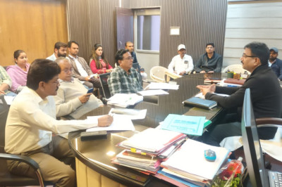 आयुक्त ने ली तकनीकि अधिकारियों की समीक्षा बैठक आगामी स्थानीय निर्वाचन को ध्यान मंे रखकर निर्माण कार्य में तेजी लाकर गुणवत्ता के साथ समय सीमा में पूर्ण करने दिये निर्देश