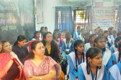 हिंदी की सहजता में है अपनापन : डॉ. शर्मा  जुनवानी में भाषा महोत्सव के आयोजन में जुटे विद्वतजन...