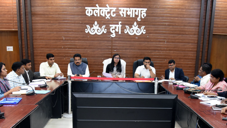 कलेक्टर ने की चुनाव तैयारियों की समीक्षा आदर्श आचरण संहिता का अक्षरसः पालन करें अधिकारी-कर्मचारी - कलेक्टर सुश्री चौधरी