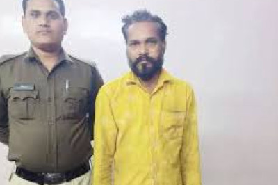 शराब बेचते हुए रेलवे ओव्हर ब्रिज के पास युवक गिरफ्तार...