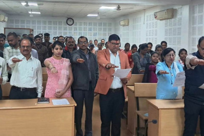 निगम भिलाई में मतदाता जागरूकता को लेकर शपथ दिलाई-आयुक्त ने..