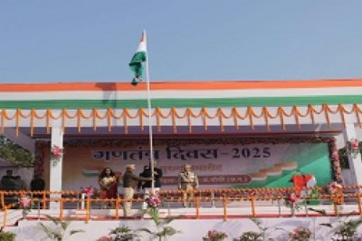 कलेक्टर  तुलिका प्रजापति ने कलेक्टोरेट में ध्वजारोहण किया