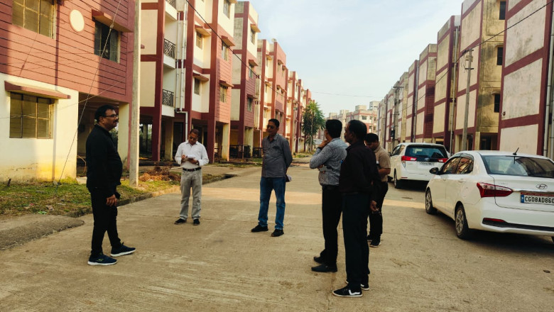 पेण्ड्री में सफाई निरीक्षण कर आयुक्त ने वार्डवासियों से की चर्चा-भुवन रजक व बिसाहू वर्मा ने कहा झाडू लगता है, कचरा लेने आते है, स्कूली बच्चे से स्वच्छता अपनाने आयुक्त ने दी समझाईस