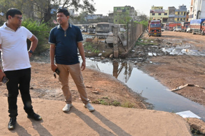 खण्डन  नाले को बनाने के लिए पानी के बहाव का दिशा बदलना आवश्यक था...