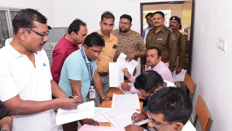 सुरक्षा में लगे पुलिस जवान एवं मतदान दलों के अधिकारी-कर्मचारियों ने निर्वाचन कर्तव्य मतपत्र के माध्यम से मताधिकार का किया प्रयोग