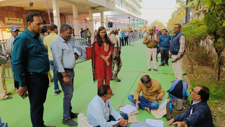नगरीय निकाय आम निर्वाचन 2025 के लिए मतदान सामग्री का हुआ वितरण