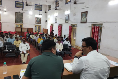 नगर निगम के सभी विभाग के कर्मचारियों की आयुक्त विश्वकर्मा ने ली बैठक  स्थानीय निर्वाचन में निष्ठापूर्वक कर्तव्य निर्वाहन के लिये जताया आभार