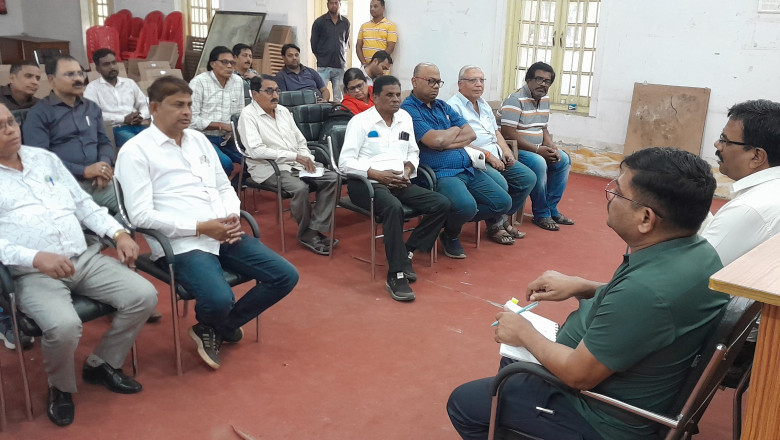 सार्वजनिक व सामुदायिक शौचालय मरम्मत कार्य चालू करने आयुक्त ने बुलाई ठेकेदारों की बैठक
