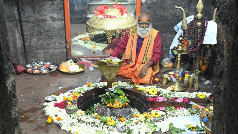 त्रिवेणी संगम के बीच स्थित है भगवान कुलेश्वर नाथ महादेव का मंदिर...