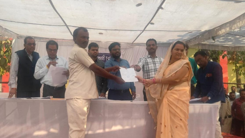 नवागढ़ जनपद पंचायत के 24 नवनिर्वाचित सदस्यों को प्रमाण पत्र सौंपे गए