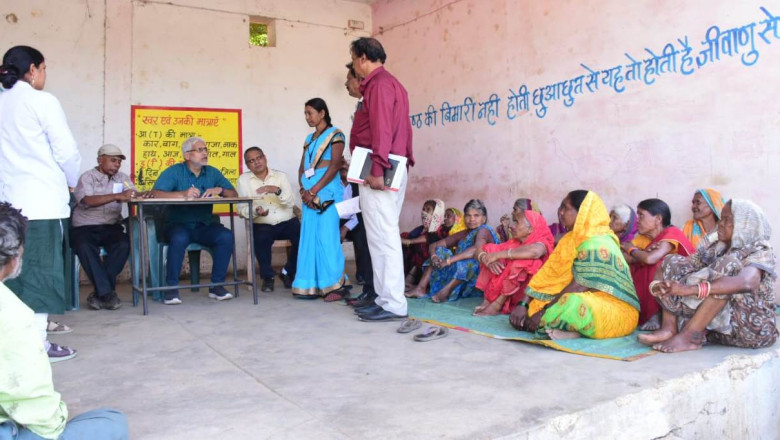 राष्ट्रीय मानव अधिकार आयोग नई दिल्ली के विशेष मॉनिटर डॉ. प्रदीप्त कुमार नायक ने आशा नगर, बसंतपुर राजनांदगांव स्थित लेप्रोसी केयर सेंटर और उप स्वास्थ्य केन्द्र शंकरपुर पहुंचकर कुष्ठ रोग पीडि़तों से भेंट की...